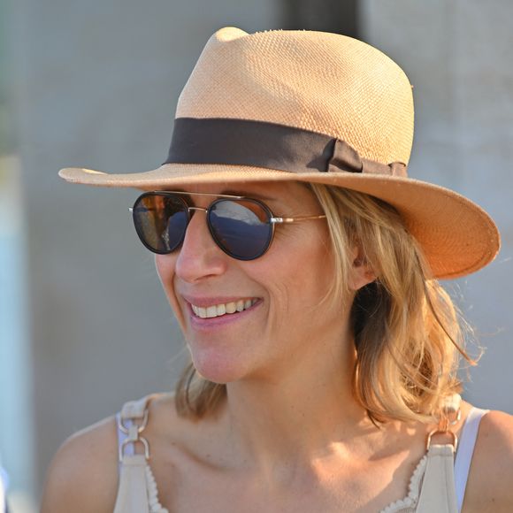 Exclusif - Maud Fontenoy - Dévoilement de l’oeuvre de JBC sur le phare de Saint-Tropez et projection du documentaire de M.Fontenoy, "Bleu, Un océan de solutions en Polynésie", à l'occasion de la la sixième édition de Saint-Tropez Couleur Bleu, en hommage à Colette. Le 16 juin 2023. Agence / Bestimage