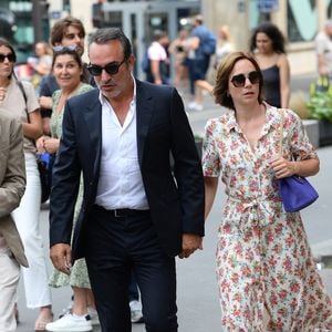 Jean Dujardin et sa femme Nathalie Pechalat - Mariage de Claude Lelouch à la mairie du 18ème à Paris. Le 17 juin 2023 (Agence / Bestimage).