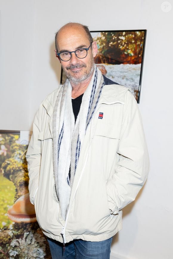 Exclusif - Bernard Campan - Pascal Legitimus célèbre ses cinquante ans de carrière et présente une exposition photographique de son travail sur les coquillages au Studio Design Center à Paris le 24 mars 2025.
© Jeremy Melloul / Bestimage