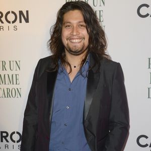 Le 2 février 2018, dans Paris Match, Lulu Gainsbourg avait évoqué sa relation avec Charlotte Gainsbourg. "Quand on se voit, c’est comme si on s’était parlé la veille", confiait-il.

Lulu Gainsbourg - Soirée pour les 80 ans du parfum "Pour Un Homme" de Caron au Théâtre du Renard à Paris, le 9 octobre 2014. COADIC GUIREC / BESTIMAGE