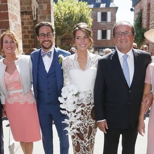 François Hollande, Ségolène Royal et les parents de la mariée - Mariage de Thomas Hollande et de la journaliste Emilie Broussouloux à la mairie à Meyssac en Corrèze près de Brive, ville d'Emiie. Le 8 Septembre 2018. 
© Patrick Bernard-Guillaume Collet / Bestimage