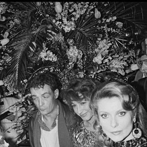 Philippe Léotard, Nathalie Baye, Catherine Deneuve au Fouquet's pour la soirée des César 1983 ©AGENCE / BESTIMAGE