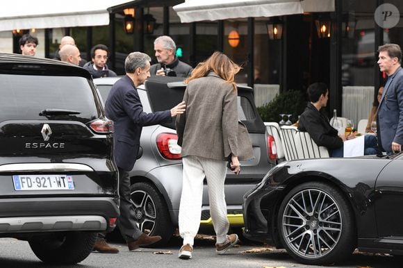 Nicolas Sarkozy et sa femme Carla Bruni vont déjeuner au restaurant Le Flandrin à Paris le lendemain de la sortie de prison de l'ancien président le 11 novembre 2025. Photo par Agence / Bestimage