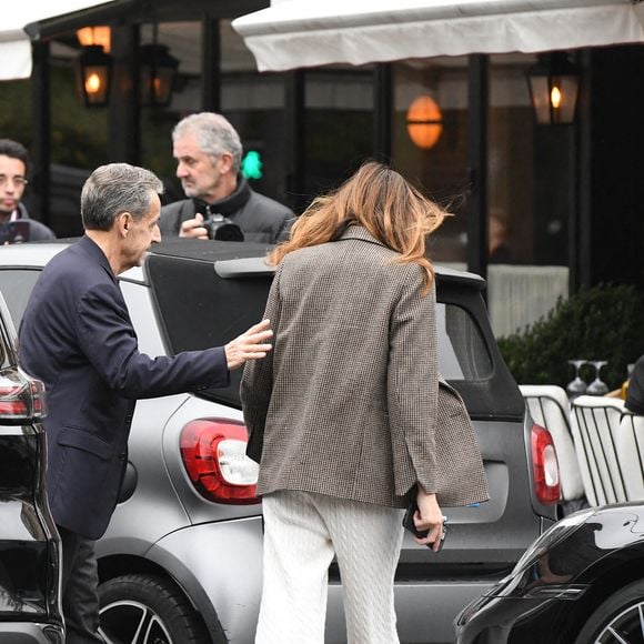 Nicolas Sarkozy et sa femme Carla Bruni vont déjeuner au restaurant Le Flandrin à Paris le lendemain de la sortie de prison de l'ancien président le 11 novembre 2025. Photo par Agence / Bestimage