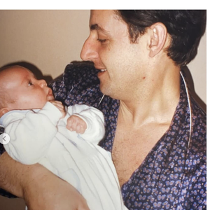 Le jeune homme de 28 ans a partagé des photos de son enfance avec son père.

Instagram/Louis Sarkozy