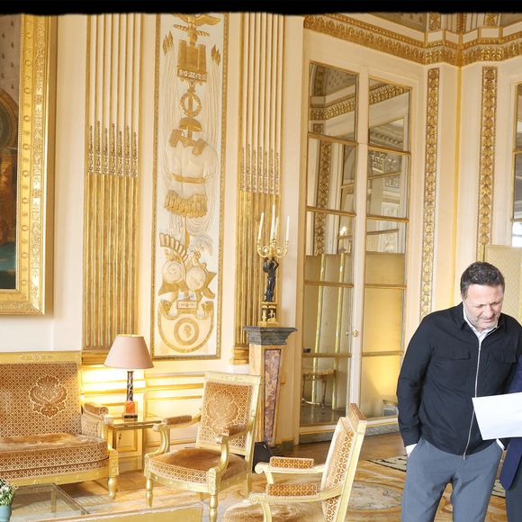 Arthur, Rachida Dati - Dany Boon reçoit des mains de Rachida Dati le Grand Prix Raymond Devos de la langue française 2025 au Salon Jérôme du Ministère de la Culture à Paris le 21 mars 2025. © Alain Guizard/Bestimage
