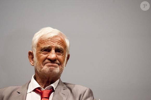 Jean Paul Belmondo s'est vu remettre mardi soir au Palais des Beaux Arts à Bruxelles la médaille de l'Ordre de Léopold pour l'ensemble de sa carrière,  par Didier Reynders, ministre des Affaires Etrangères et Fadila Laanan, ministre de la Culture et de l'Audiovisuel de la Fédération WallonieBruxelles le 20 Juin 2012. ALAIN ROLLAND/ IMAGEBUZZ/ BESTIMAGE