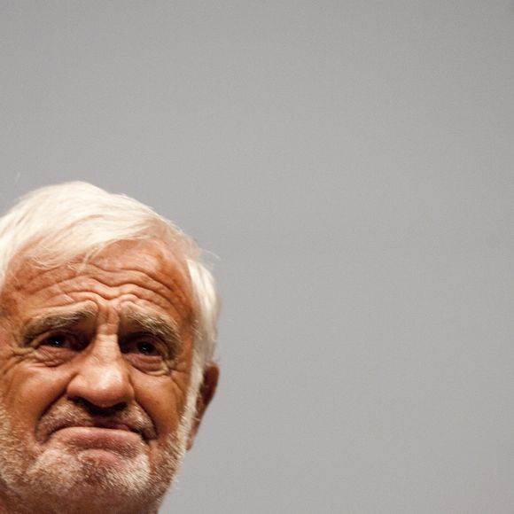 Jean Paul Belmondo s'est vu remettre mardi soir au Palais des Beaux Arts à Bruxelles la médaille de l'Ordre de Léopold pour l'ensemble de sa carrière,  par Didier Reynders, ministre des Affaires Etrangères et Fadila Laanan, ministre de la Culture et de l'Audiovisuel de la Fédération WallonieBruxelles le 20 Juin 2012. ALAIN ROLLAND/ IMAGEBUZZ/ BESTIMAGE