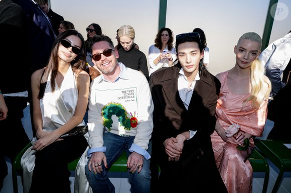 Emily Ratajkowski, Macaulay Culkin, Hyunjin et Anya Taylor-Joy au Front Row du défilé Christian Dior Collection Femme Prêt-à-Porter Automne/Hiver 2026-2027 lors de la Fashion Week de Paris (PFW) au Jardin des Tuileries, à Paris, France, le 3 mars 2026. © Olivier Borde/Bestimage