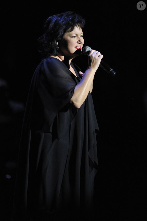 La chanteuse belge Maurane se produit lors de son concert dans le cadre de sa tournée 'O Nougaro' à l'Espace Jean Legendre à Compiègne, France, le 05 novembre 2010. Photo by Edouard Bernaux/ABACAPRESS.COM