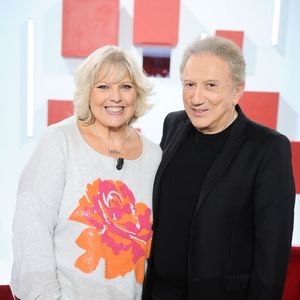 Exclusif - Laurence Boccolini et Michel Drucker lors de l'enregistrement de l'émission Vivement dimanche présentée par M.Drucker aux studios Rive Gauche, à Paris, France, le 1er octobre 2025. Diffusion sur France 3 le 9 novembre 2025. © Guillaume Gaffiot/Bestimage