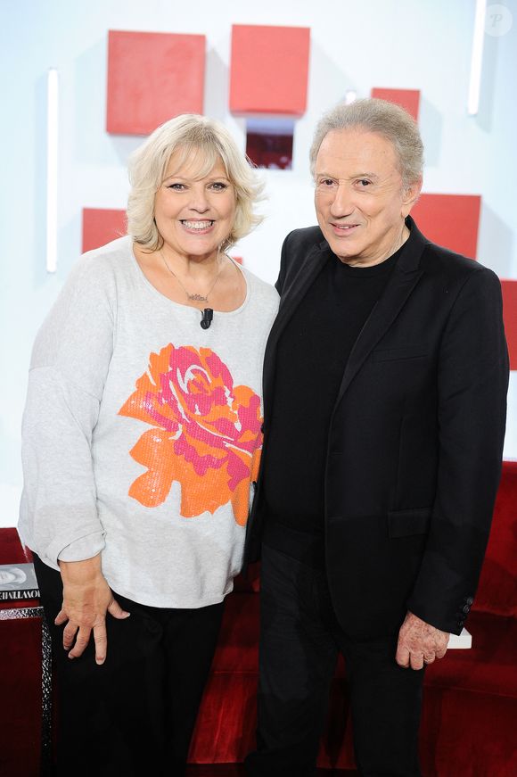 Exclusif - Laurence Boccolini et Michel Drucker lors de l'enregistrement de l'émission Vivement dimanche présentée par M.Drucker aux studios Rive Gauche, à Paris, France, le 1er octobre 2025. Diffusion sur France 3 le 9 novembre 2025. © Guillaume Gaffiot/Bestimage