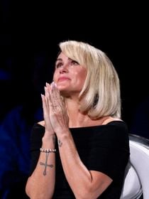 Laeticia Hallyday "ne parvient pas à trouver un toit" à Los Angeles : son dossier s'enlise tandis que sa fille Jade ne vit plus avec elle