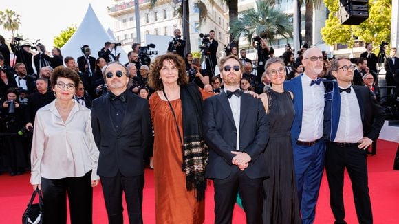 Cet acteur assure la relève à Cannes 4 mois après la disparition de son iconique père, la ressemblance est frappante !