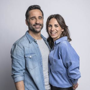 Le pari a trouvé son public puisque jusqu'à 2 000 personnes viennent assister aux différents shows.

Florent Peyre et sa compagne Virginie Stref - Backstage - Enregistrement de l'émission "La Chanson secrète 11" à Paris, diffusée le 24 juin sur TF1. © Jacovides-Moreau / Bestimage