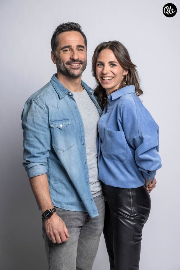Le pari a trouvé son public puisque jusqu'à 2 000 personnes viennent assister aux différents shows.

Florent Peyre et sa compagne Virginie Stref - Backstage - Enregistrement de l'émission "La Chanson secrète 11" à Paris, diffusée le 24 juin sur TF1. © Jacovides-Moreau / Bestimage