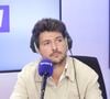 Exclusif - Eliot Deval sur le plateau de l'émission "On marche sur la tête", diffusée en direct sur Europe 1. Le 26 août 2024 © Jack Tribeca / Bestimage