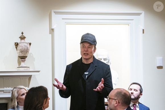 Il a commenté la publication d'un internaute très suivi et connu pour ses orientations réactionnaires

Elon Musk à Washington
©Backgrid USA / Bestimage