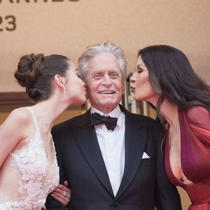 Michael Douglas, sa femme Catherine Zeta-Jones et leur fille Carys - Montée des marches du film « Jeanne du Barry » pour la cérémonie d’ouverture du 76ème Festival International du Film de Cannes, au Palais des Festivals à Cannes. Le 16 mai 2023
© Jacovides-Moreau / Bestimage