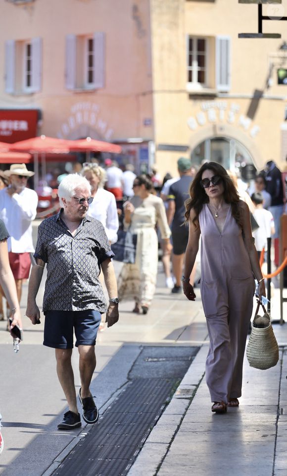 Marc Cerrone et sa femme Jill se promènent dans les rues de Saint-Tropez le 18 juillet 2021. © Luc Boutria/Nice-Matin/Bestimage