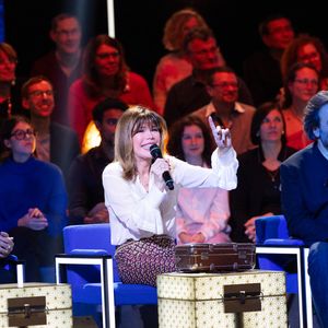 Exclusif - Frédéric François, André Manoukian, Isabelle Morizet (Karen Cheryl) lors de l'enregistrement de l'émission "La Boîte à secrets", présentée par F.Bollaert et diffusée le 16 janvier 2026 sur France 3, dans les studios du Lendit à Saint-Denis, France, le 16 décembre 2025. © Cyril Moreau/Bestimage