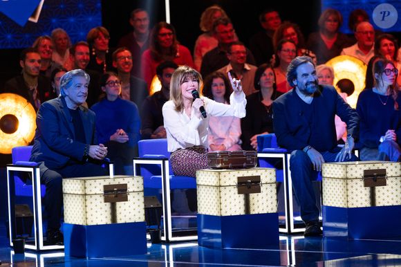 Exclusif - Frédéric François, André Manoukian, Isabelle Morizet (Karen Cheryl) lors de l'enregistrement de l'émission "La Boîte à secrets", présentée par F.Bollaert et diffusée le 16 janvier 2026 sur France 3, dans les studios du Lendit à Saint-Denis, France, le 16 décembre 2025. © Cyril Moreau/Bestimage