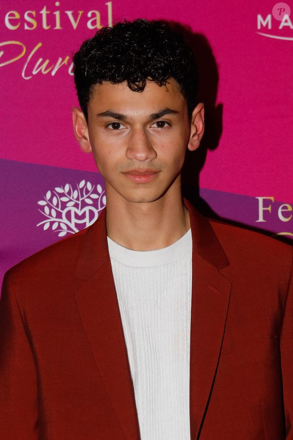 Il confirme ainsi son propre départ après trois ans de bons et loyaux services, 

Lucas Ivoula lors de la cérémonie de clôture de la 5ème édition du festival Pluriel.les (Plurielles) au cinéma Majestic de Compiègne, France, le 19 mars 2022 . © Christophe Clovis/Bestimage