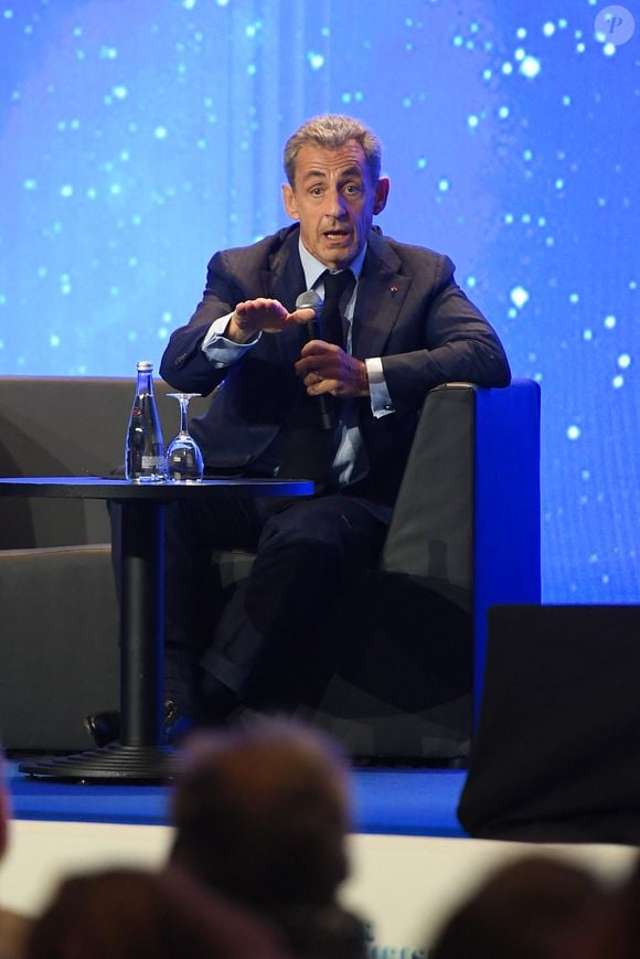 Une décision historique puisque Nicolas Sarkozy va devenir le premier ancien chef d’État français à porter un bracelet électronique

Conférence exceptionnelle avec l’ancien président Nicolas Sarkozy. Cet événement, très attendu, s’inscrivait dans le cadre des Rencontres de l’Avenir 2024 et a rassemblé un public nombreux venu écouter les réflexions de l’ancien chef de l'État sur « L’Avenir de la France ».
© Lionel Urman / Bestimage