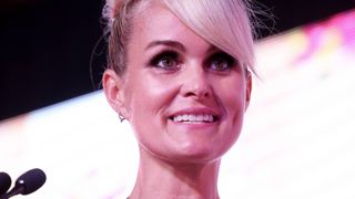 Pas de cadeau du fisc pour Laeticia Hallyday : 11 millions d’euros à rembourser pour la veuve de Johnny sauf si...