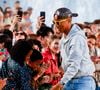 Face à la polémique, LVMH a tenu à rétablir ce qu'il présente comme "la réalité des choses" en détaillant le fonctionnement de cette installation et les mesures mises en place pour limiter son impact environnemental.

Le créateur de mode Pharrell Williams avec sa femme Helen Lasichanh et ses enfants - Défilé de mode Louis Vuitton Prêt à Porter Collection Homme Printemps/Été 2027 lors de la Fashion Week de Paris, à la Cité Internationale Universitaire de Paris, France, le 23 juin 2026. © Bestimage