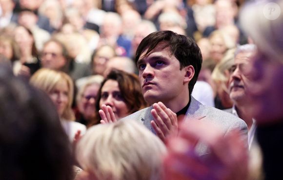 Exclusif - Alain-Fabien Delon lors de la soirée hommage Ciné-concert symphonique "Alain Delon, le dernier Samouraï" au palais des congrès à Paris le 8 novembre 2024 le jour de son anniversaire. Pour cette soirée, le chef d'orchestre Vahan Mardirossian a dirigé l'orchestre symphonique de Douai.

© Jacovides / Moreau / Bestimage