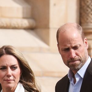 Le prince William, prince de Galles, et Catherine (Kate) Middleton, arborant des cheveux blonds, visitent les jardins, récemment transformés, du musée d'histoire naturelle à Londres, le 4 septembre 2025. © Backgrid UK/ Bestimage
