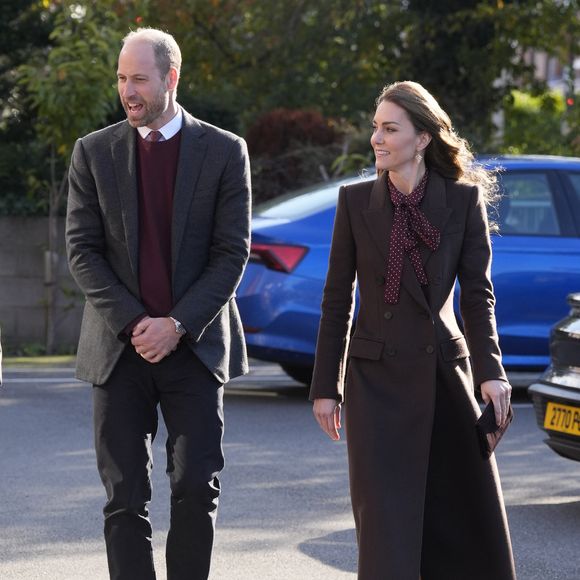 Le prince William, prince de Galles, et Catherine (Kate) Middleton, princesse de Galles, visitent le centre communautaire de Southport, pour rencontrer les familles des victimes de l'attaque au couteau, le 10 octobre 2024. 
© Julien Burton / Bestimage