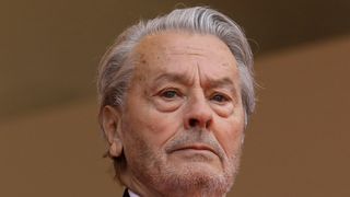 "C’est là que j’ai mis la dépouille" : La demande étrange d'Alain Delon acceptée par ses enfants pour son dernier voyage