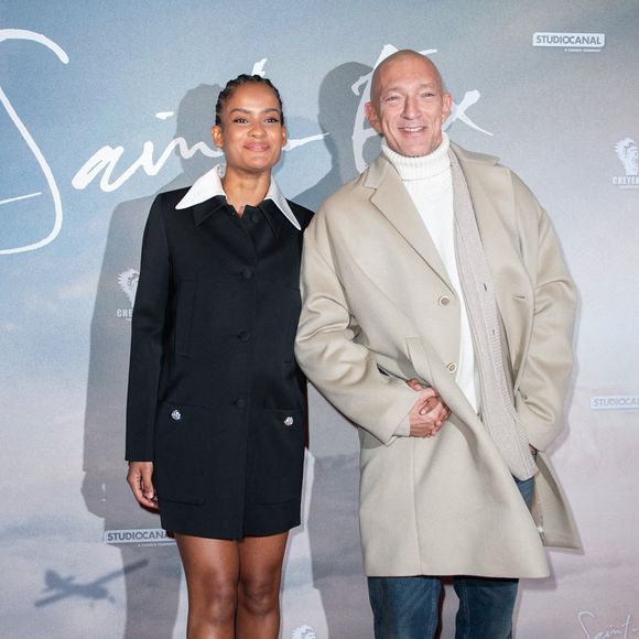 Avec sa nouvelle compagne, Vincent Cassel vit au Brésil

Narah Baptista et Vincent Cassel assistant à l'avant-première de Saint-Ex au cinéma Pathe Wepler à Paris, France, le 19 novembre 2024. Photo par Aurore Marechal/ABACAPRESS.COM