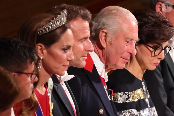 Le président Emmanuel Macron et sa femme Brigitte Macron lors d'un dîner d'état au château de Windsor avec le roi Charles III d'Angleterre et la reine consort Camilla
 © Ludovic Marin / Pool / Bestimage