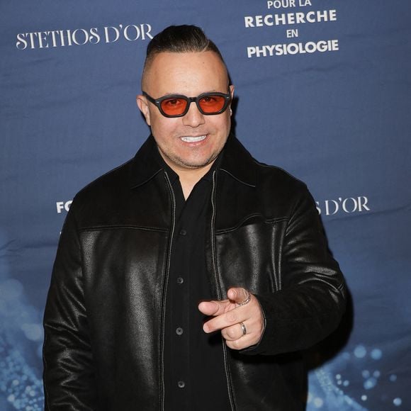 Le chanteur garde un souvenir très positif de cette relation, qu’il qualifie de “merveilleuse”.

Faudel - Soirée de gala pour la Fondation de la Recherche en Physiologie, "Les Stéthos d'Or" au Four Seasons Hôtel George V à Paris le 16 mars 2026. © Coadic Guirec/Bestimage