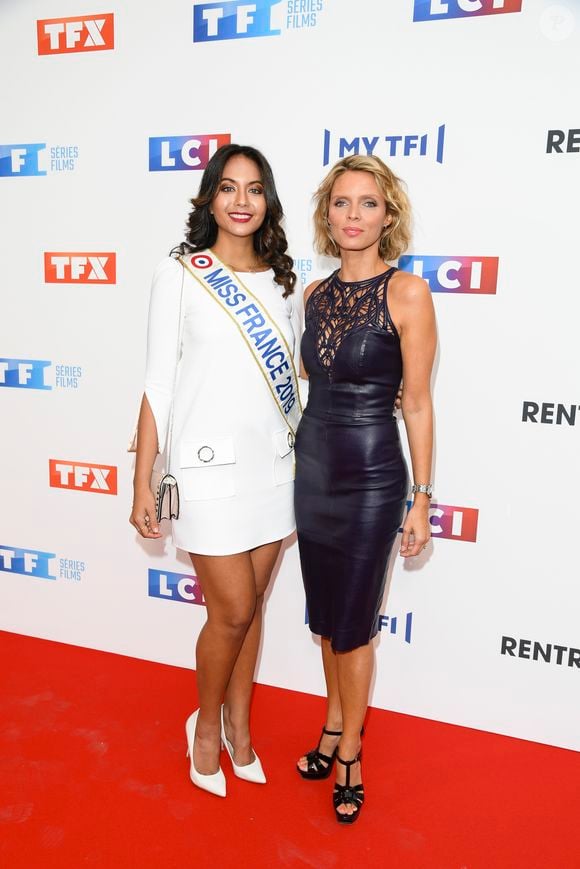 Et de nous glisser au détour d'une anecdote le conseil qui lui avait été donné avant le grand sacre. 

Vaimalama Chaves (Miss France 2019) et Sylvie Tellier - Soirée de rentrée 2019 de TF1 au Palais de Tokyo à Paris, le 9 septembre 2019. © Pierre Perusseau/Bestimage