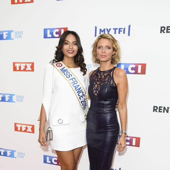 Et de nous glisser au détour d'une anecdote le conseil qui lui avait été donné avant le grand sacre. 

Vaimalama Chaves (Miss France 2019) et Sylvie Tellier - Soirée de rentrée 2019 de TF1 au Palais de Tokyo à Paris, le 9 septembre 2019. © Pierre Perusseau/Bestimage