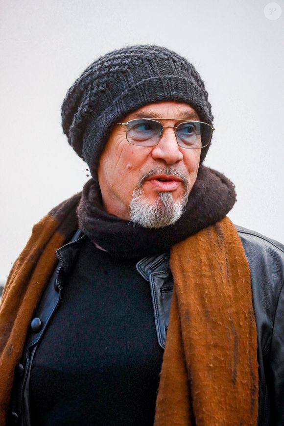 Semi-exclusif - Florent Pagny arrive pour l'enregistrement de l'émission "Vivement Dimanche", présentée par M.Drucker et diffusée sur France 3 le 26 novembre, au Studio Gabriel à Paris, France, le 14 novembre 2023. © Christophe Clovis/Bestimage