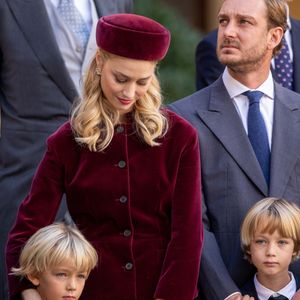 La famille princière monégasque dans la cour d'honneur du palais lors de la la fête nationale à Monaco, le 19 novembre 2023.  
© Olivier Huitel / Pool Monaco / Bestimage
