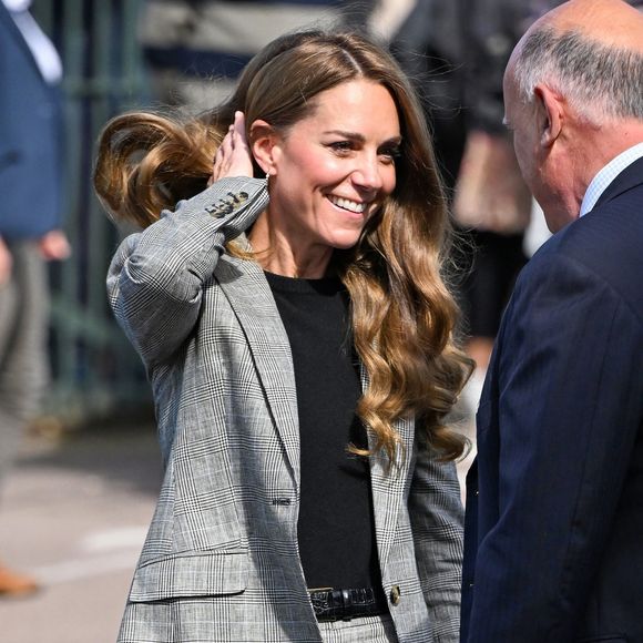 La Princesse de Galles, Kate Middleton, en visite à Marina Mill à Cuxton dans le Kent, une entreprise familiale britannique spécialisée dans la conception à la main et la sérigraphie de tissus d'ameublement, septembre 2025 @Backgrid UK/ Bestimage