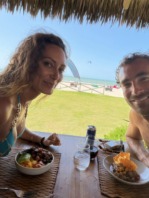 Martin Kretz profite pleinement de son voyage en famille au Brésil avec sa compagne Clémentine, entre kitesurf, buggy et farniente au soleil