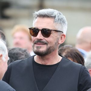 Olivier Minne - Sortie des obsèques de P.Laffont dans la salle de la Coupole du cimetière du Père-Lachaise à Paris, le 23 août 2024. L'animateur de télévision est décédé le 7 août 2024 à l'âge de 84 ans. 
© Dominique Jacovides / Bestimage