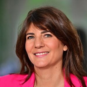 Estelle Denis s’est imaginée avoir d'autres enfants que les 2 qu'elle a eus avec Raymond Domenech

Estelle Denis présente son émission "Estelle Midi" (RMC) depuis le sommet pour l'action sur l'IA au Grand Palais à Paris.

© Christian Liewig / Bestimage