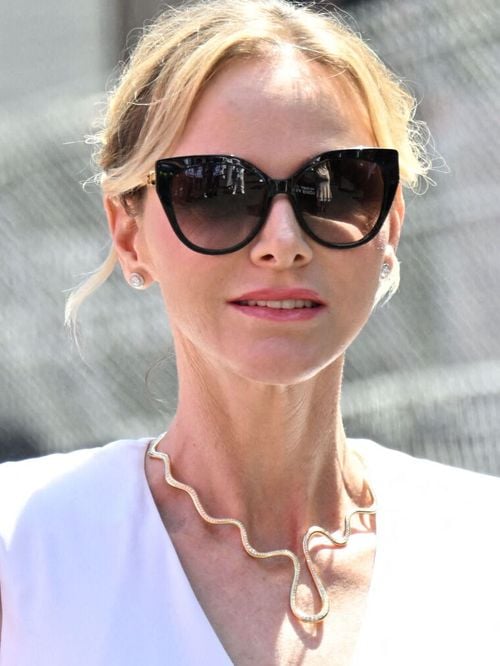 Face à l'élégance impeccable de Charlène, Jacques séduit avec son allure décontractée et un rôle inattendu pour le Grand Prix de Monaco