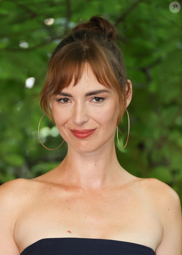 “J’étais hypersensible, donc je pleurais tous les jours, pour un rien”, explique-t-elle

Louise Bourgoin - Photocall du film "Anti-Squat" lors de la 16ème édition du festival du film francophone (FFA) à Angoulême le 24 août 2023.

© Coadic Guirec / Bestimage