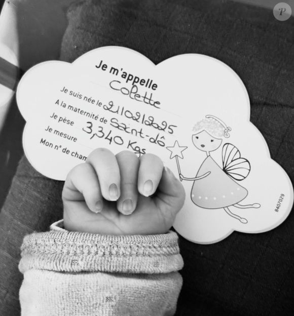 "Marie et le bébé vont très bien aujourd’hui, mais vont avoir besoin de quelques jours de récupération pour se remettre de cette naissance." 
Clémence Castel annonce la naissance de sa fille Colette sur Instagram