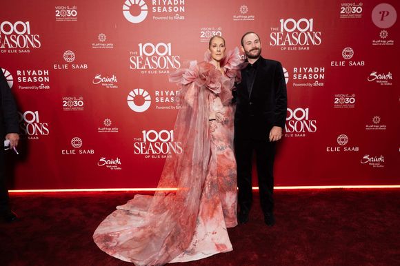 “C’est fou, ça semble vraiment irréel”, a-t-il réagi. 

Celine Dion et son fils René-Charles Angélil au photocall du défilé anniversaire Elie Saab "1001 Seasons of Elie Saab" à l'espace "The Venue" à Riyad, Arabie saoudite le 13 novembre 2024.
© Tiziano Da Silva / Bestimage