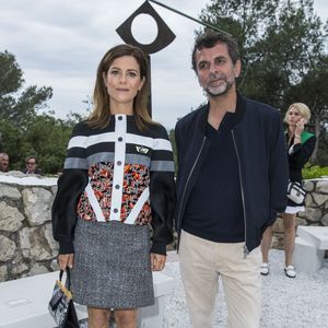 Marina Foïs et Eric Lartigau - Front row au défilé de la collection croisière Louis Vuitton 2019 dans les jardins de la fondation d'art Maeght à Saint-Paul-De-Vence, France, le 28 mai 2018. © Olivier Borde/Bestimage